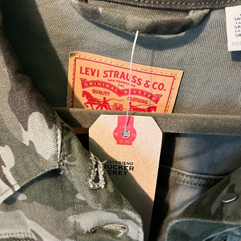 Levi’s Ex Boyfriend Camo Trucker Jacket NWT sz:2X - Picture 6 of 9